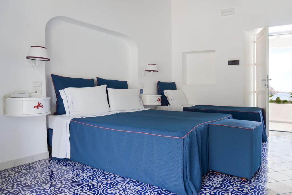 Hotel La Terrazza Panarea Quarto foto